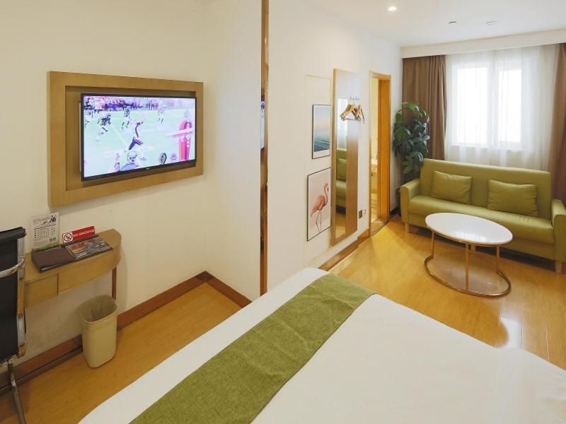 Greentree Jingan District Qipu Road Tiantong Road Subway Station Express Hotel 3*